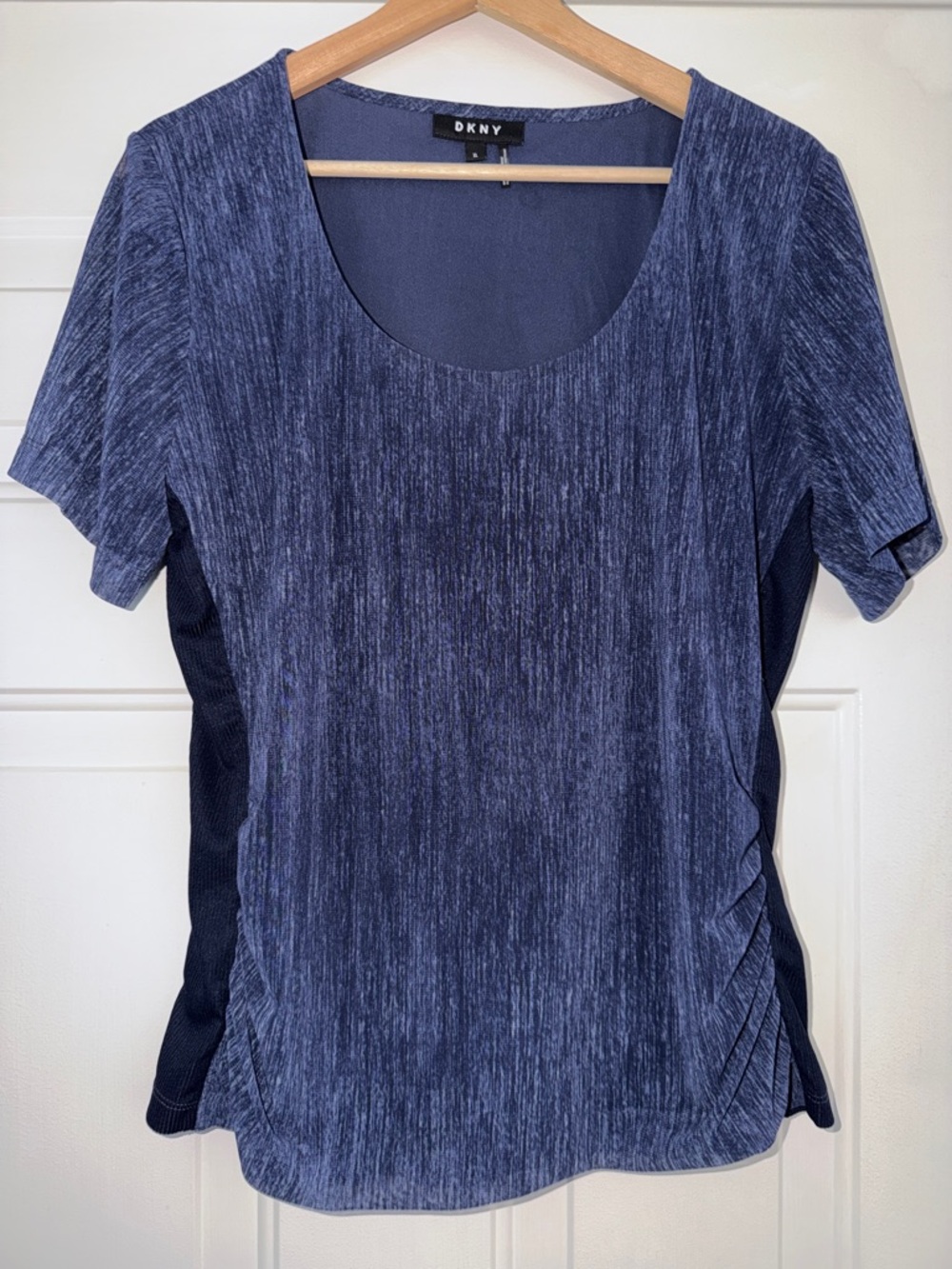 DKNY‎ Heathered Navy Short Sleeve Scoop Neck Tee. XL